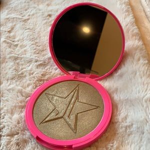 Jeffree Star gold highlighter (skin frost)